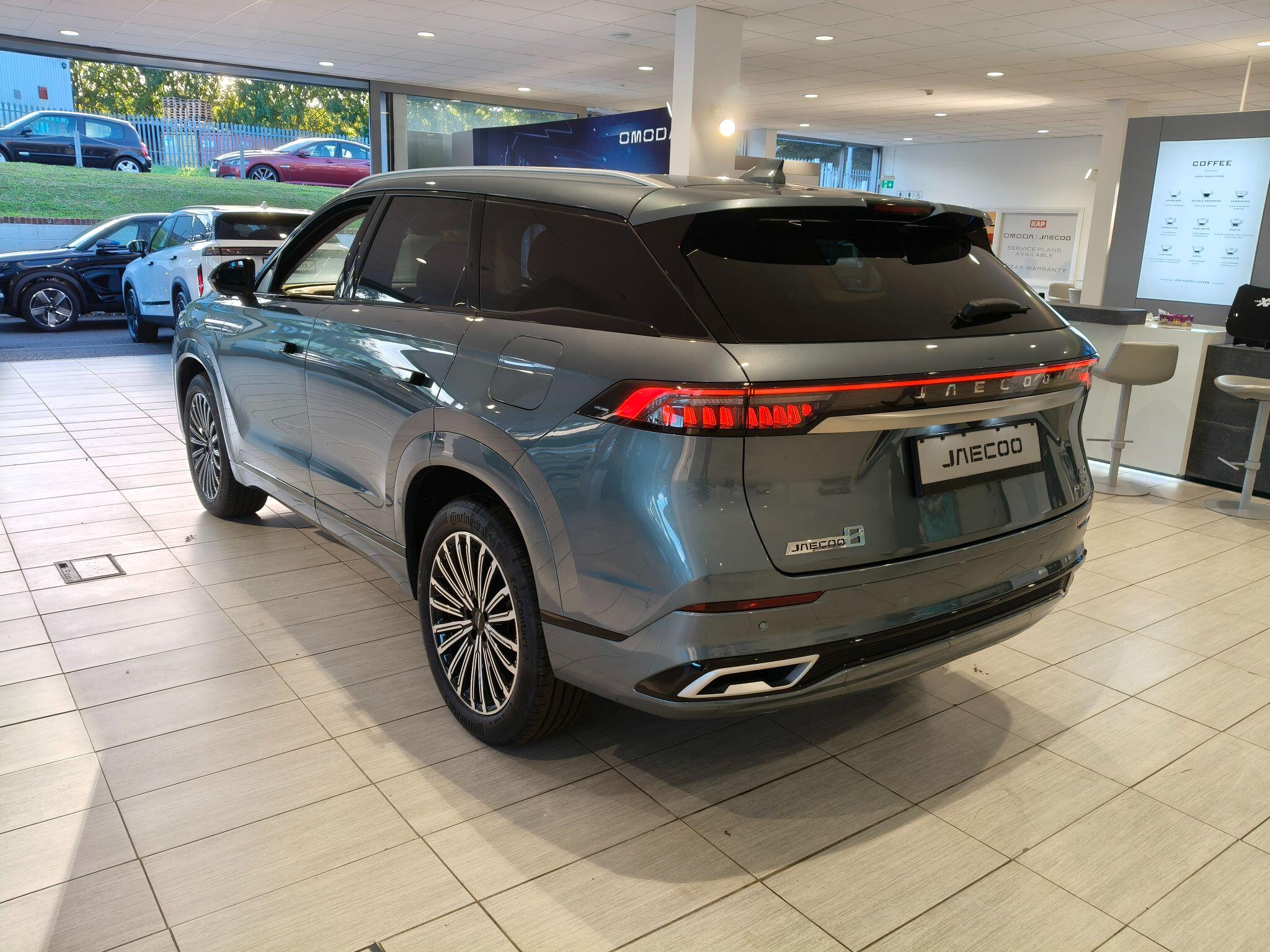 Large vehicle image